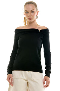 Blusa con hombros descubiertos y detalle metálico