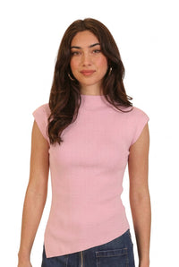 Blusa asimétrica con cuello alto