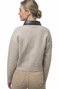 Suéter con cuello efecto piel