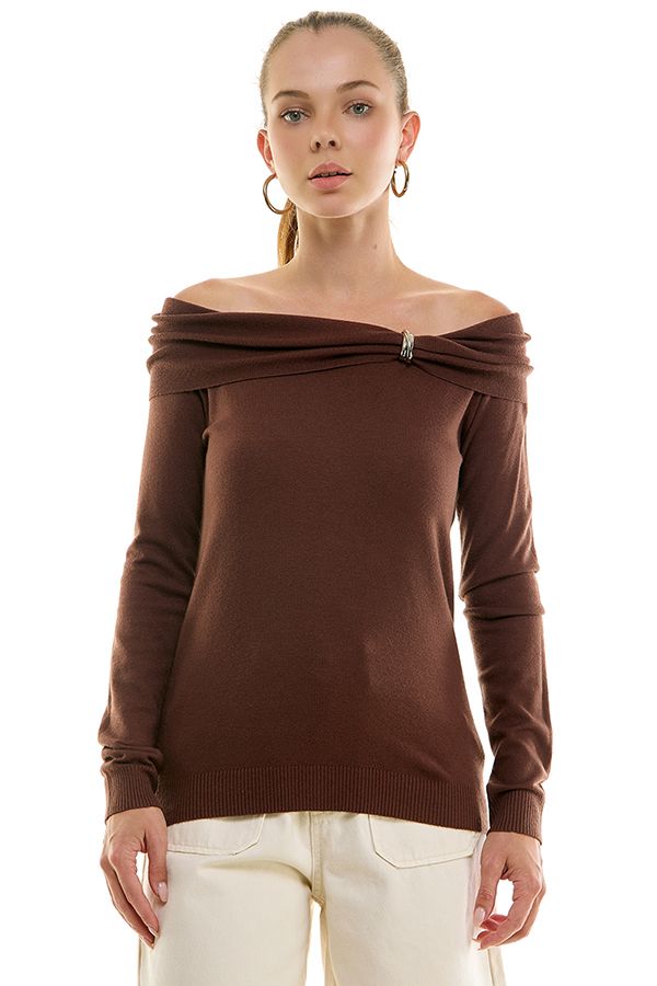 Blusa con hombros descubiertos y detalle metálico