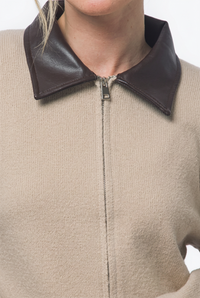 Suéter con cuello efecto piel